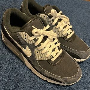 Air Max 90 Essential